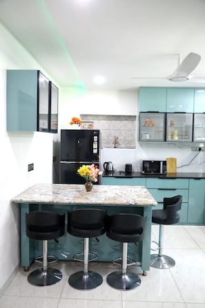 Habitación doble, balcón | Cocina privada