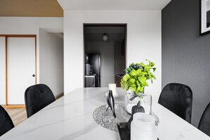 Khu vực ăn uống tại phòng