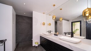 Biệt thự, quang cảnh vườn | Phòng tắm