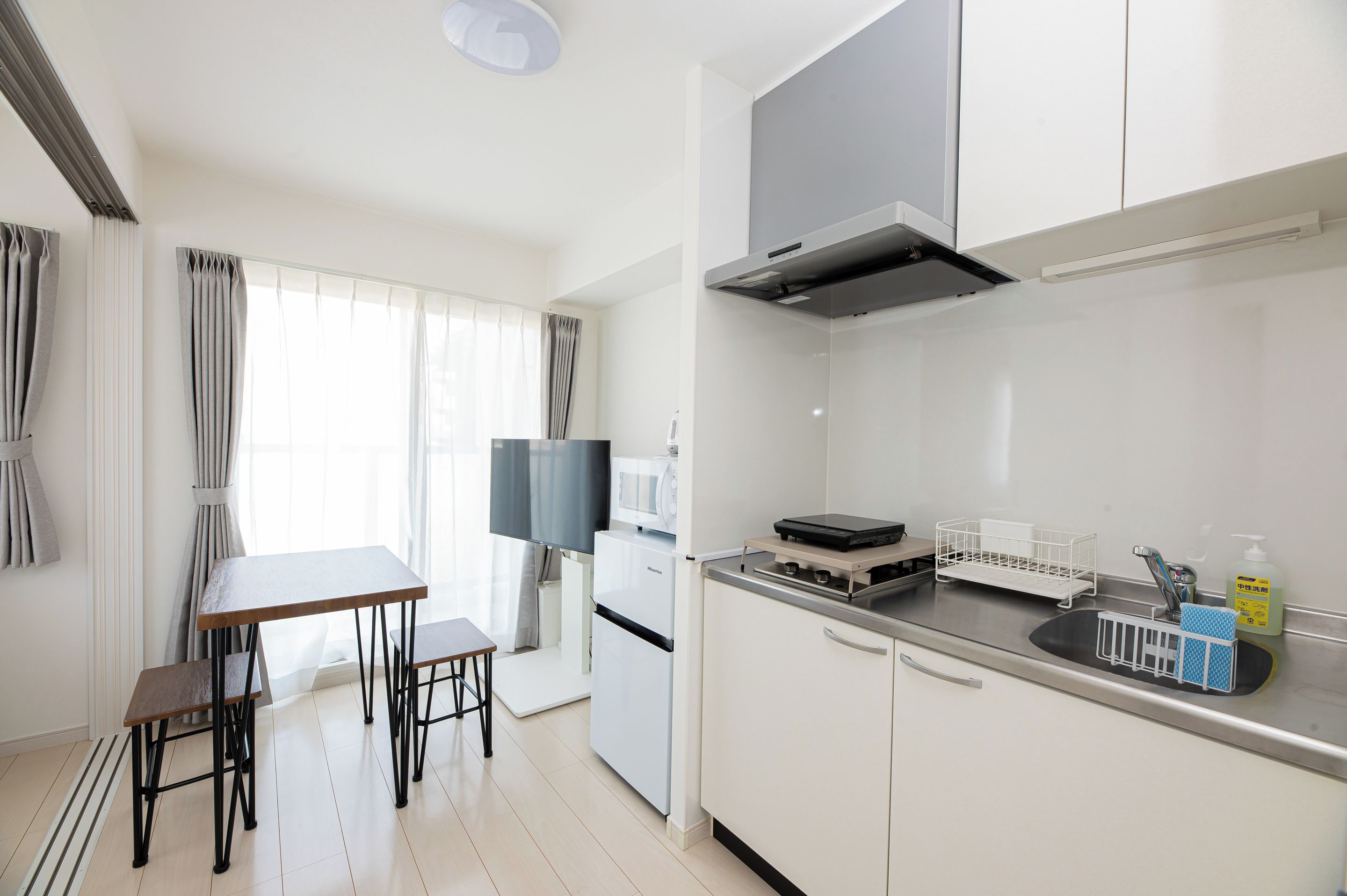 Quarto casal superior | Cozinha privada | Geladeira, micro-ondas, cooktop, chaleira elétrica