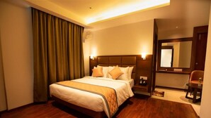 Superior Double Room, Balcony, City View - Golden Fortune Suites Hotel (Bengaluru)