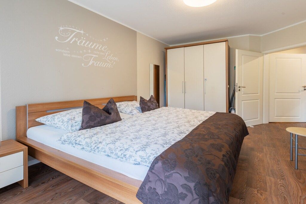 Iron/ironing board, WiFi (free), bed sheets
