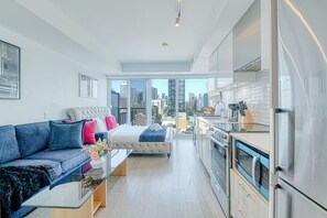 A modern apartment with a living area, a bedroom, and a kitchen. - StayToronto - Bright Studio Retreat with Sofa Bed - Prime Location (Toronto)