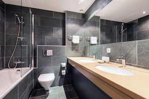 Towels, soap, toilet paper - Hotel Rosanna by Alpeffect Hotels (Sankt Anton am Arlberg)