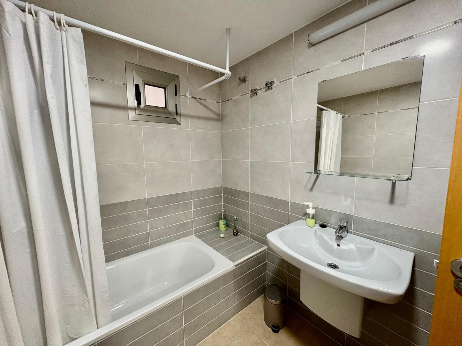 Shower, towels
