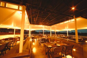 Outdoor dining - Akhil Classic (Thiruvananthapuram)