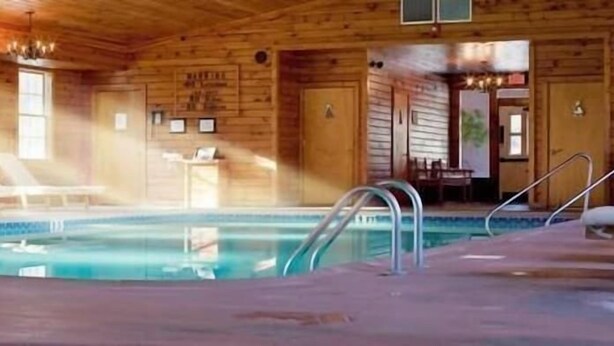 Pool - Stroudsmoor Country Inn (Stroudsburg)