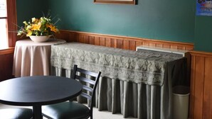 Dining - Luxor Inn & Suites (Elkins)