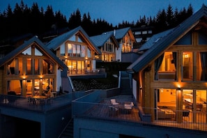 A multi-story lodge with a balcony and a staircase. - Chalet #1 with 2 bedrooms and sauna (Niederwölz)