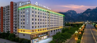 Magnotel Huayin Huashan Scenic Area Hotel