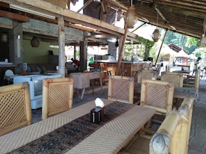 Khu ẩm thực ngoài trời