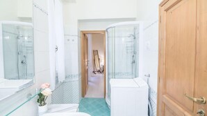 Bathroom - Pontormo (Florence)