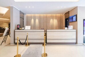 Ảnh chưa phân loại, 2 trong số 33 ảnh, nút