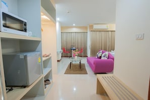 Living area - Taragrand Donmuang Airport Hotel (Thanyaburi)