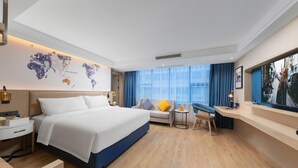 A modern hotel room with a large bed, a desk, a seating area, and a large window with a view of the city. - Kyriad Marvelous Hotel Shenzhen Nanlian Metro Station (Shenzhen)