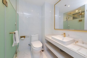 A modern bathroom with a toilet, sink, and shower. - 7 Days Premium Hotel (Chongqing)