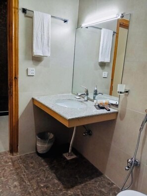 Unclassified image, 4 of 14, button - Legend Hotel Kalam (Swat)