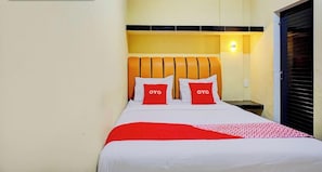 Room - Super OYO 93930 The Sunny Inn (Medan)