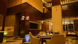 Dining - Hotel Pahadi (Rourkela)