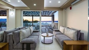 Living area - Sun & Sea Plus Resort (Apokoronas)