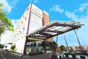 Unclassified image, 2 of 16, button - Hotel Sutan Raja Cirebon (West Cirebon)