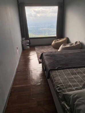Ảnh chưa phân loại, 3 trong số 5 ảnh, nút