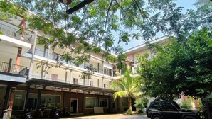 Unclassified image, 2 of 19, button - Bandengan Beach Hotel (Jepara)