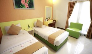 Unclassified image, 3 of 16, button - Sulanjana Hotel (Megamendung)