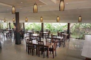 Unclassified image, 4 of 16, button - Sulanjana Hotel (Megamendung)