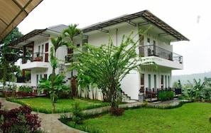 Unclassified image, 2 of 16, button - Sulanjana Hotel (Megamendung)