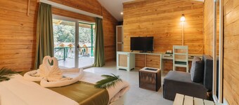 Stone Wood Jungle Resort - Dandeli