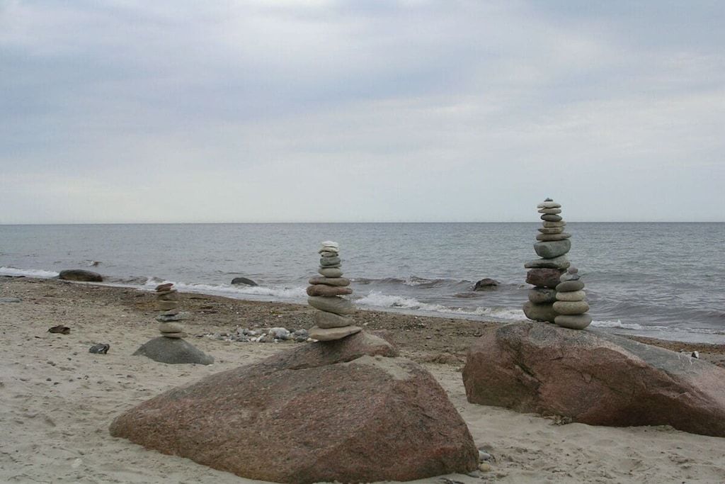 A beach with stacks of stones and large rocks.