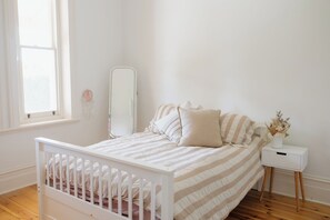 Room - Spacious, family friendly, huge pool and playground (Moonta)
