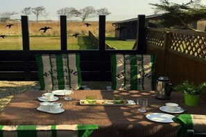 A table set for tea with a view of birds flying in the distance. - Hesse "Bi"d Achterdör" (Langeoog)