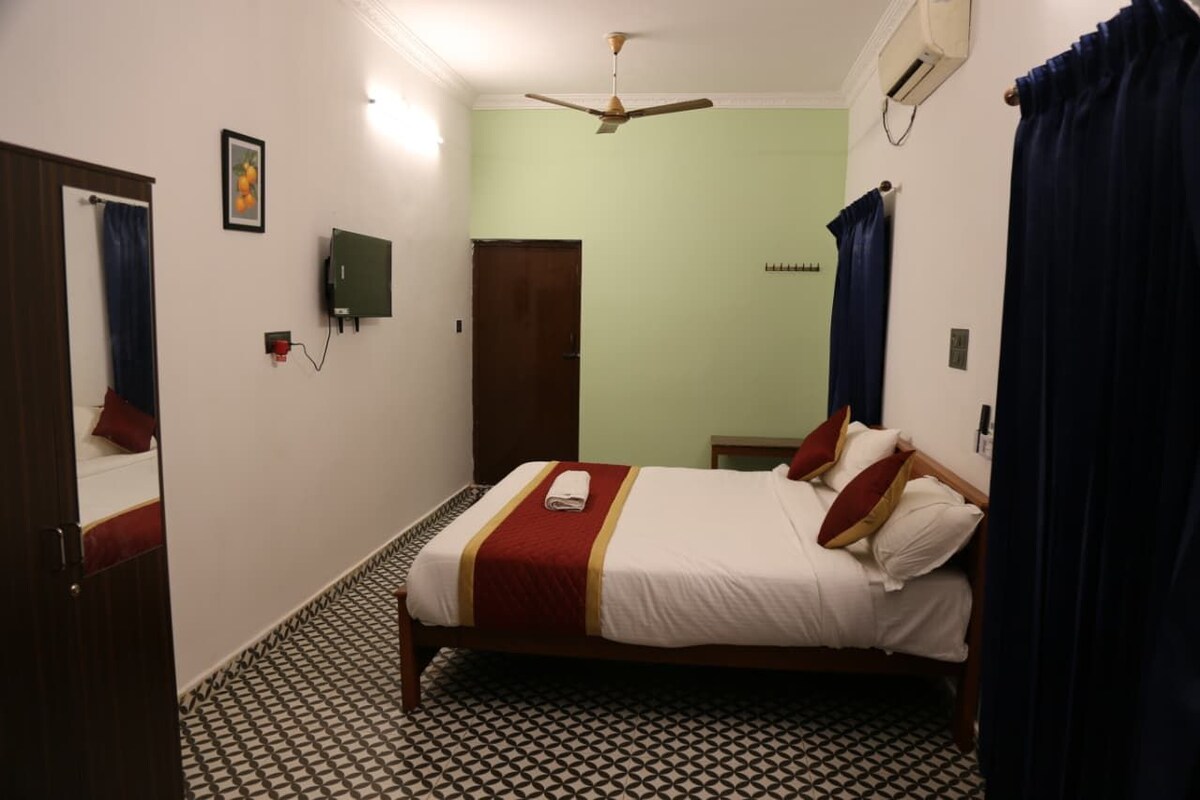 Standard Room | Desk, laptop workspace, WiFi (free)