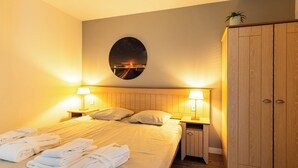 Room - Enjoy a wonderful stay in this Wellness Apartment with private sauna with 6 people. (Midsland)