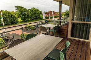 Unclassified image, 4 of 21, button - This beautiful apartment is ideal for a stay with friends or with the whole family. The space of this apartment gives you and your company enough freedom for a pleasant stay. (Midsland)