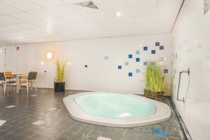 Interior - This beautiful apartment is ideal for a stay with friends or with the whole family. The space of this apartment gives you and your company enough freedom for a pleasant stay. (Midsland)