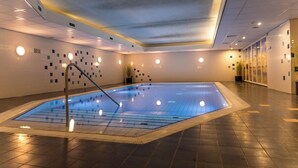 Pool - This beautiful apartment is ideal for a stay with friends or with the whole family. The space of this apartment gives you and your company enough freedom for a pleasant stay. (Midsland)