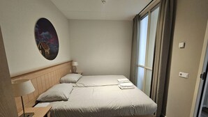Room - This beautiful apartment is ideal for a stay with friends or with the whole family. The space of this apartment gives you and your company enough freedom for a pleasant stay. (Midsland)