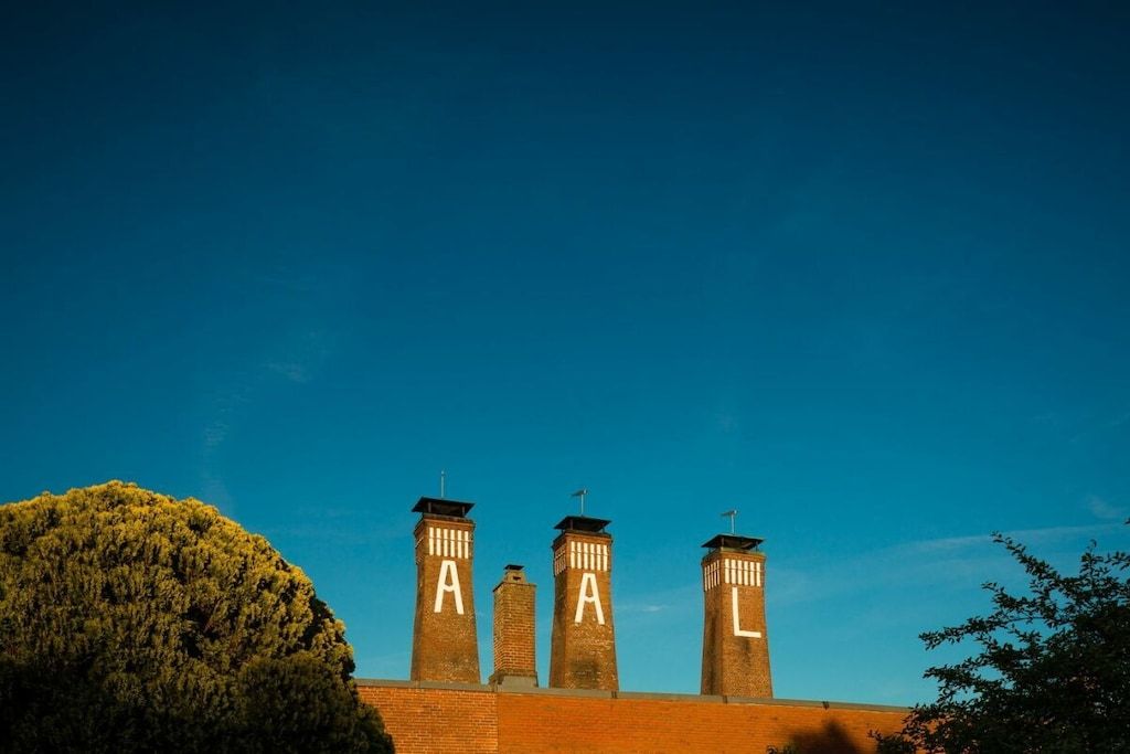 A building with three towers, each with the letters 'AAL' on them.