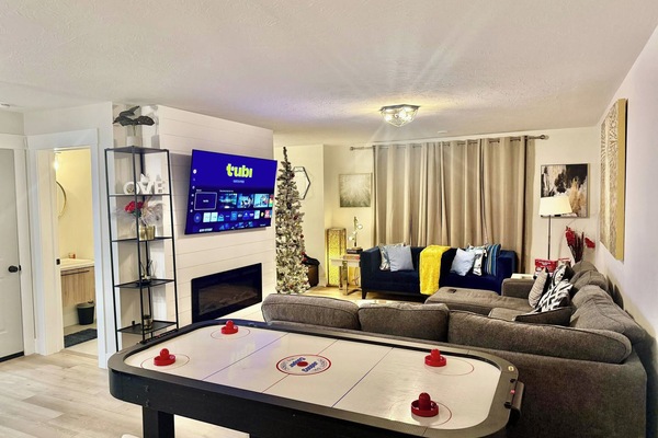 House, 3 Bedrooms, Balcony | Living room