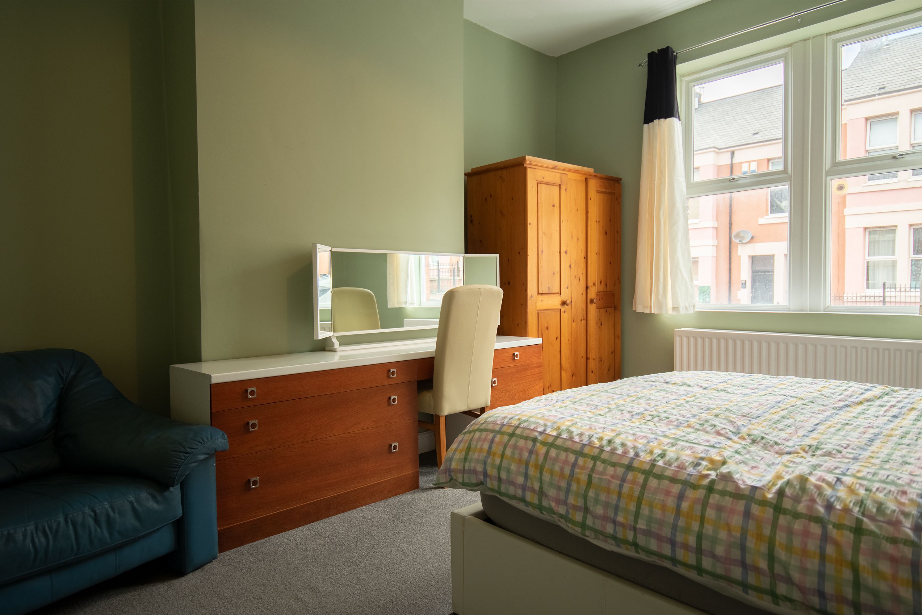 Desk, iron/ironing board, WiFi (free), bed sheets