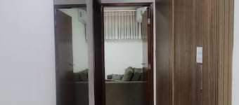 Refined house, stylish apartment nearby. Fema/Unesp.
