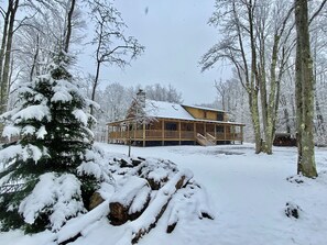 Unclassified image, 3 of 31, button - Serene Old Timberline cabin- AC/pet-friendly/hot tub/fireplace- sleeps up to 16! (Davis)