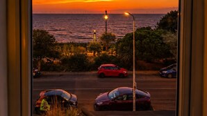 Unclassified image, 3 of 48, button - Marine Inn (Clacton-on-Sea)