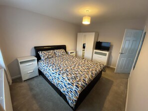 Unclassified image, 2 of 22, button - Spacious 3 bedroom house (Liverpool)