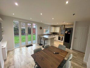 Unclassified image, 5 of 22, button - Spacious 3 bedroom house (Liverpool)