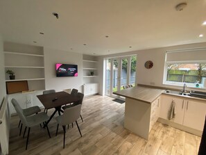 Unclassified image, 3 of 22, button - Spacious 3 bedroom house (Liverpool)