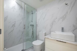 Unclassified image, 3 of 6, button - VARANDAS DO PORTO COLIVING (Porto)